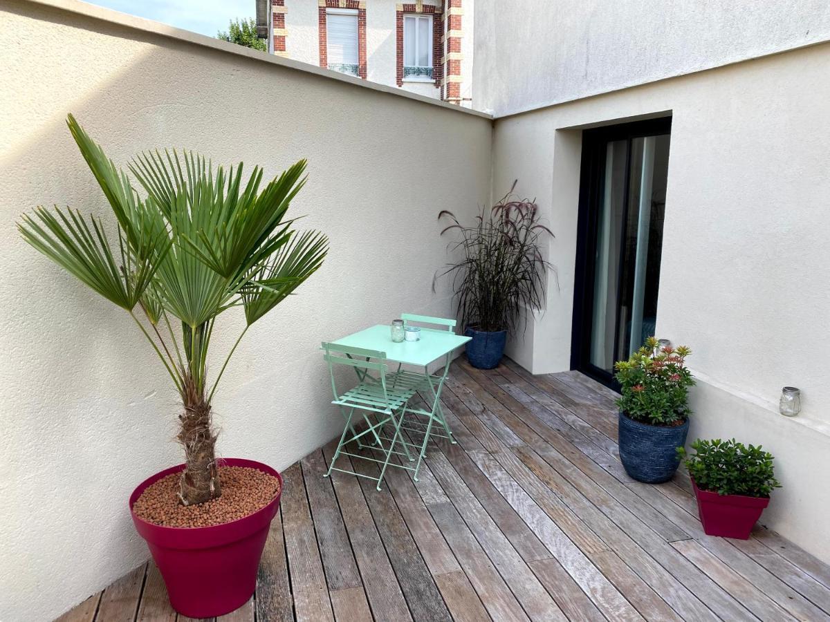 Au 10 Bed & Breakfast Luisant Exterior foto