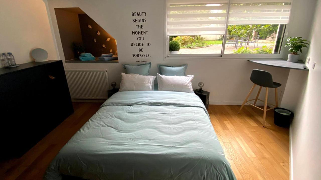 Au 10 Bed & Breakfast Luisant Habitación foto