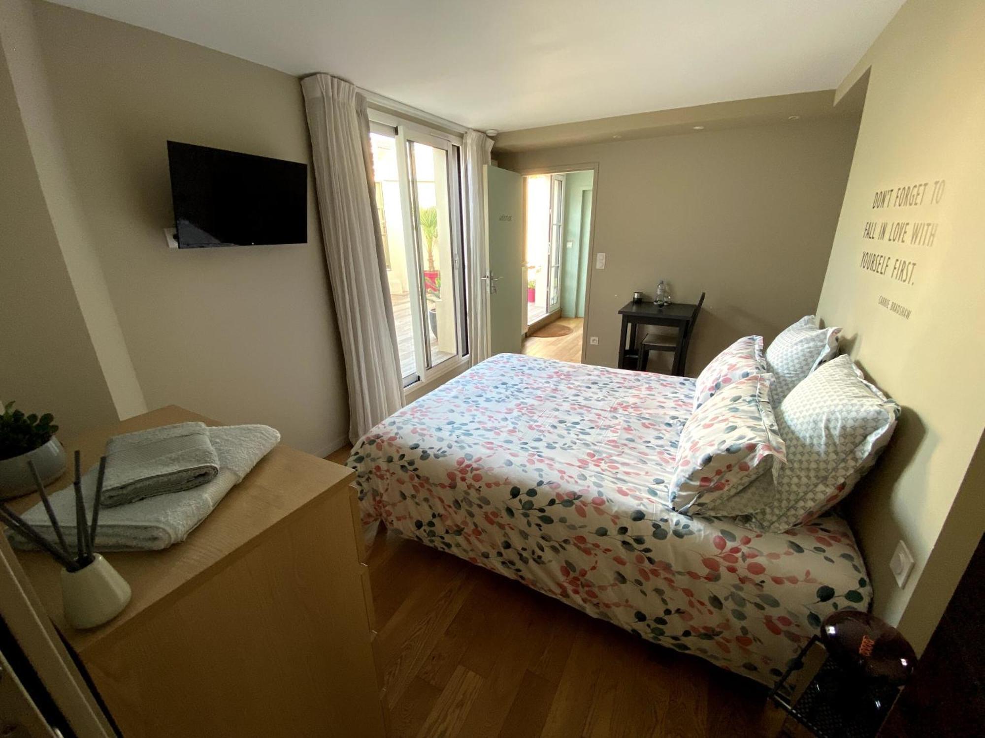 Au 10 Bed & Breakfast Luisant Habitación foto